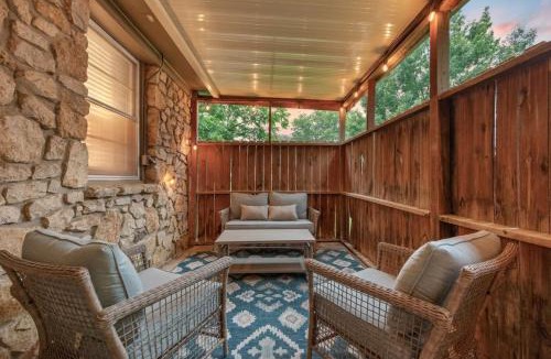 Owasso House | Rustic Charm Owasso | 2BR Big Backyard Near Tulsa