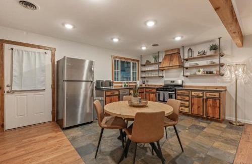 Owasso House | Rustic Charm Owasso | 2BR Big Backyard Near Tulsa
