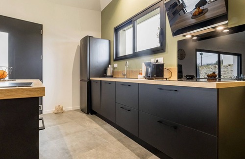 Nort-sur-Erdre Cottage | Rustic Charm: Renovated Barn near Nantes with Garden & Canal Access