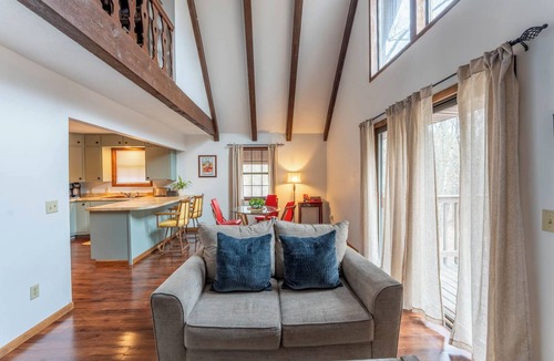 Mountain View Cabin | Rustic charm with modern amenities, ensuring a comfortable and memorable stay.