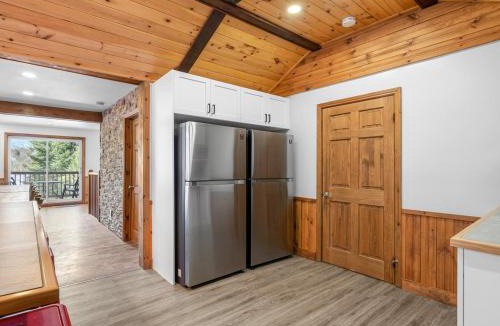 Saint-Faustin-Lac-Carre Ski Chalet | Rustic & Charming Mont Blanc Chalet Private Spa