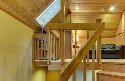 Sunriver Cabin | Rustic-Chic Home w/ Private Hot Tub, SHARC Access, Shared Pool - Great Location