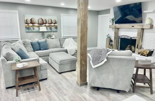Greenwood House | Rustic Chic in Charming Center Grove