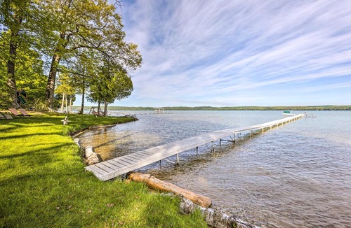 Glen Arbor Apartment | Rustic-Chic Lake Glen Studio 4 Mi to Beach!