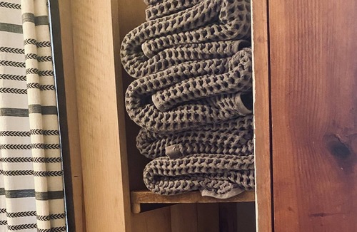 Canterbury Apartment | Rustic Chic Stay