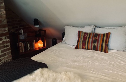 Canterbury Apartment | Rustic Chic Stay