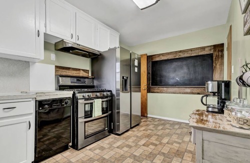 Point Loma House | Rustic Coastal Retreat in Sunset Cliffs - 3bed/2ba