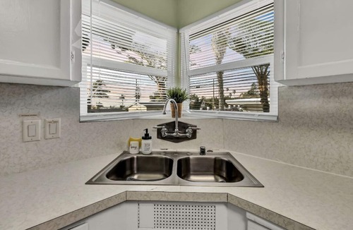 Point Loma House | Rustic Coastal Retreat in Sunset Cliffs - 3bed/2ba