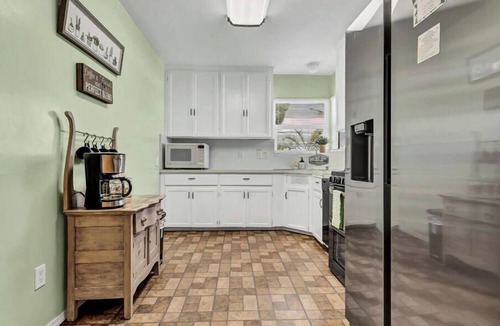 Point Loma House | Rustic Coastal Retreat in Sunset Cliffs - 3bed/2ba