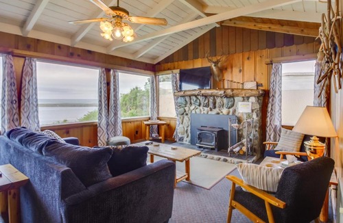 Smith River House | Rustic Coastal Smith River Cottage with Ocean Views!