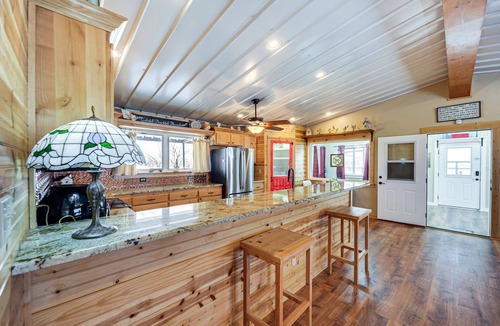 Gouldbusk House | Rustic Coleman Retreat on 300 Acres w/Hot Tub!