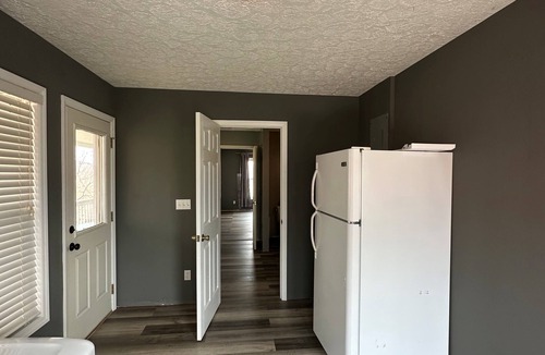 Elk Creek House | RUSTIC COMERS ROCK LODGE 2 BEDROOM 2-BATH WIDE OPEN VIEWS