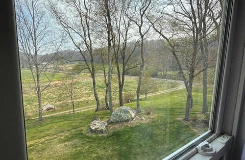 Elk Creek House | RUSTIC COMERS ROCK LODGE 2 BEDROOM 2-BATH WIDE OPEN VIEWS