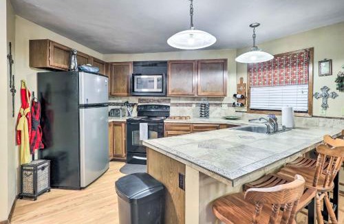 Angel Fire House | Rustic Condo w/Deck < 1 Mi to Angel Fire Resort!