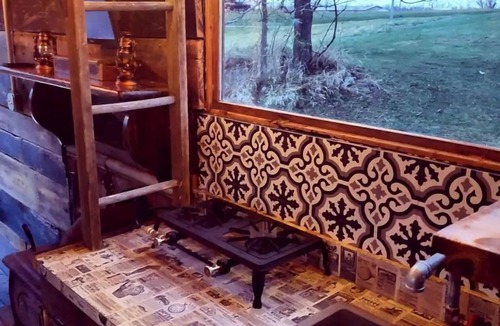 Jonesville House | Rustic Container Accommodation for Glamping in Kentucky