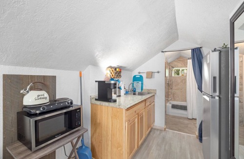 Central - Terry House | Rustic Cottage Cozy & Charming