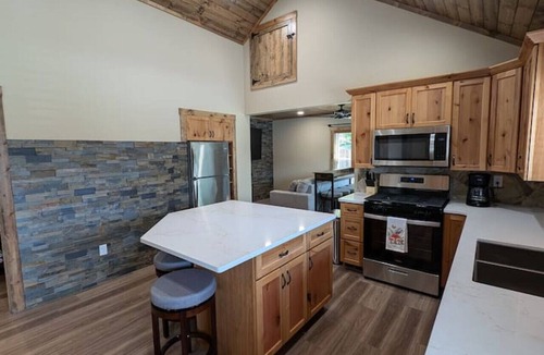 Twin Lakes House | Rustic Cottage Downtown Twin Lakes