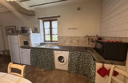 Neuilly-le-Real Cottage | Rustic Cottage in Neuilly-le-Réal, Pets Allowed