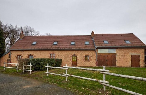 Neuilly-le-Real Cottage | Rustic Cottage in Neuilly-le-Réal, Pets Allowed