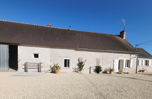 Paulnay Cottage | Rustic Cottage in Berry with Terrace and Horse Friendly