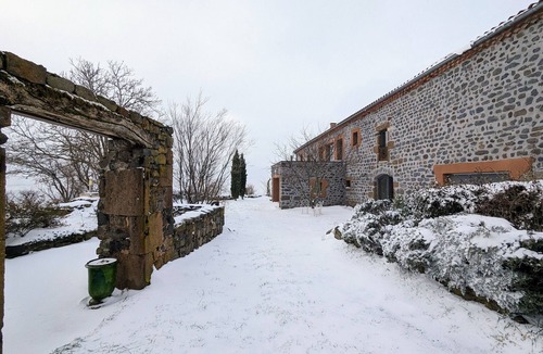 Saint-Berain Cottage | Rustic cottage in Allier with wood stove
