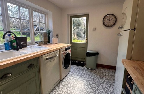 Broadwindsor Apartment | Rustic Cottage in the countryside