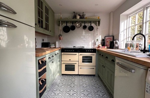 Broadwindsor Apartment | Rustic Cottage in the countryside