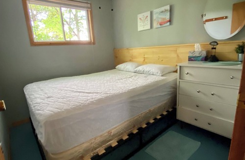 Frontenac Cottage | Rustic Cottage in the Frontenacs