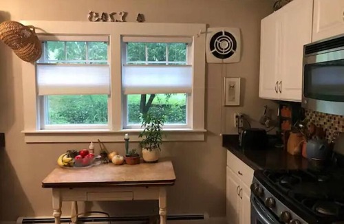 New London Cottage | Rustic cottage on brook