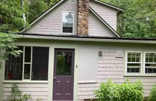 New London Cottage | Rustic cottage on brook