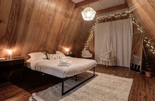 Sudbury Cottage | Rustic & Cozy A-Frame cottage | Fireplace | Pool Table | Movie room
