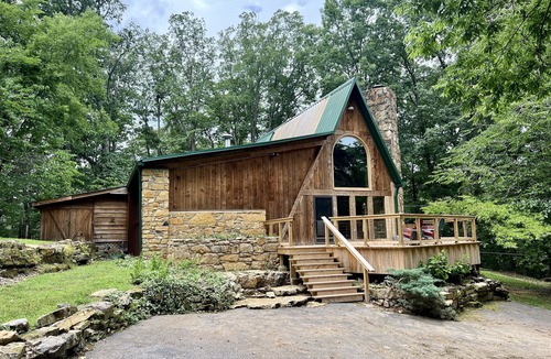 Whites Creek Cabin | Rustic Cozy Cabin, 20 minutes from Downtown Nashville! 30 day minimum stay