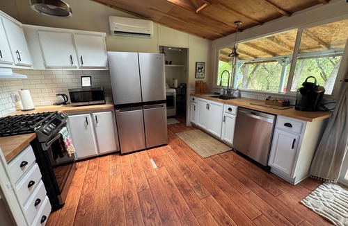Knights Ferry Cabin | Rustic cozy cabin on rivers edge