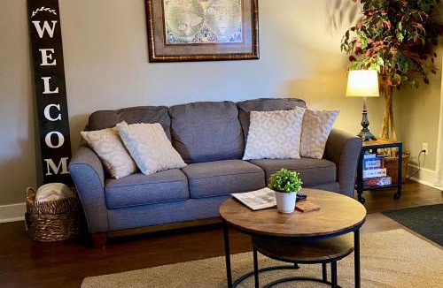 Fergus Apartment | Rustic Cozy Fireplace Getaway with Loft - Stone Mill Retreat