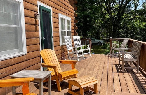 Katama Cabin | Rustic Cozy Log Cabin