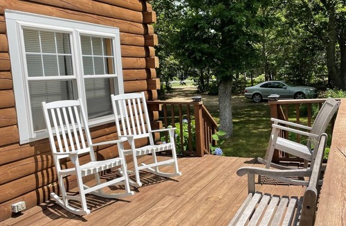 Katama Cabin | Rustic Cozy Log Cabin