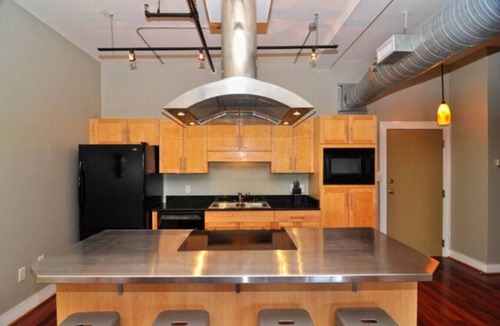 Downtown Apartment | Rustic Downtown Living - 1BR/1.5BA