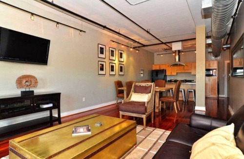 Downtown Apartment | Rustic Downtown Living - 1BR/1.5BA