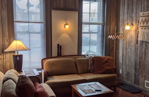 Utica Apartment | Rustic Downtown Utica Apartment