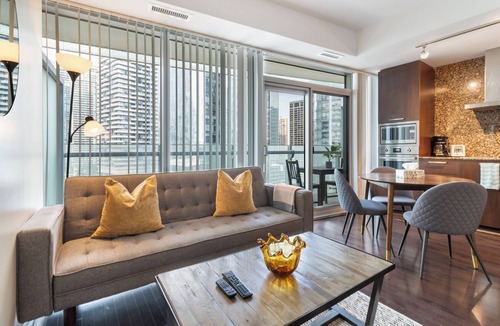 Central Waterfront Condo | Rustic DT Condo w/1 Bed + Sofabed