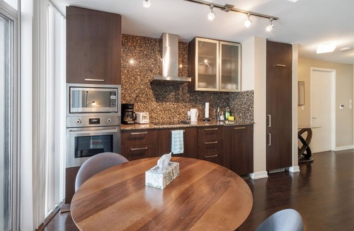 Central Waterfront Condo | Rustic DT Condo w/1 Bed + Sofabed