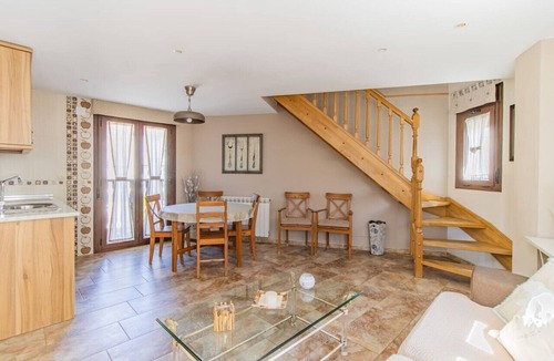 Senegue House | Rustic Duplex in the Pyrenees - Garden & Parking