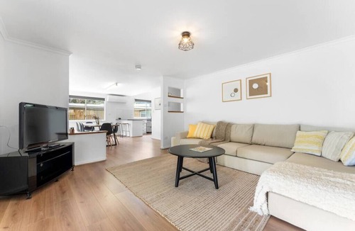 Clare House | Rustic Elegance: 3BR Cottage at Clare