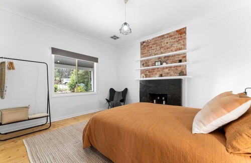 Clare House | Rustic Elegance: 3BR Cottage at Clare