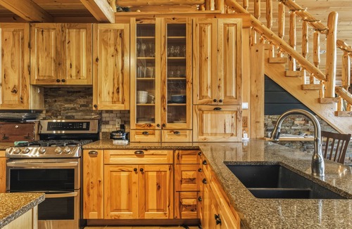 Montville House | Rustic elegance above the meadow