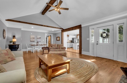 Kathleen House | Rustic Elegance:Farmhouse