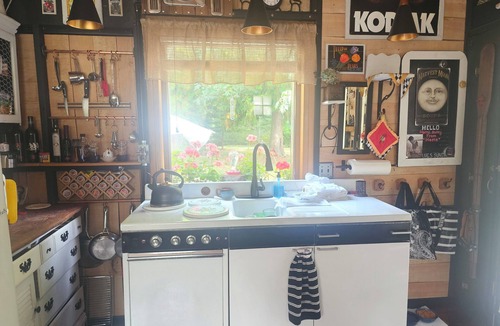 Sequim Apartment | Rustic, enchanting, cozy little cabin in Sequim