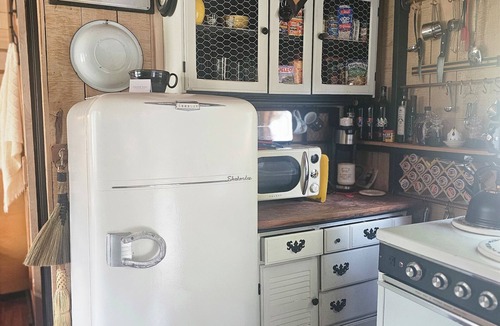 Sequim Apartment | Rustic, enchanting, cozy little cabin in Sequim