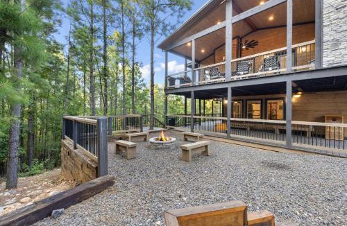 Broken Bow House | Rustic Escape Hot Tub & BBQ