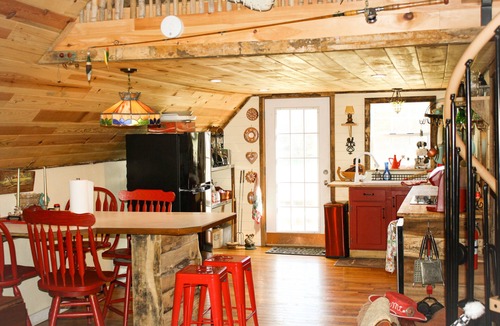Flintstone Cottage | Rustic Fall Cottage | Pet Friendly